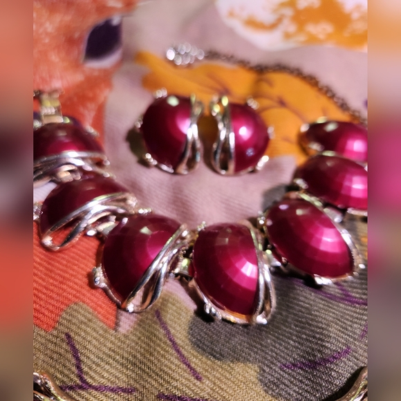 Thermoset Berry Colored MCM Vintage Set! Earrings, Bracelet and Choker Necklace - Picture 6 of 8